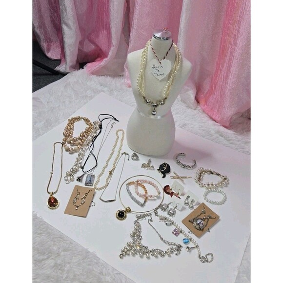 Jewelry Lot Paris Pearls Theme Clean Curated Bundle Free Gift - Picture 1 of 16